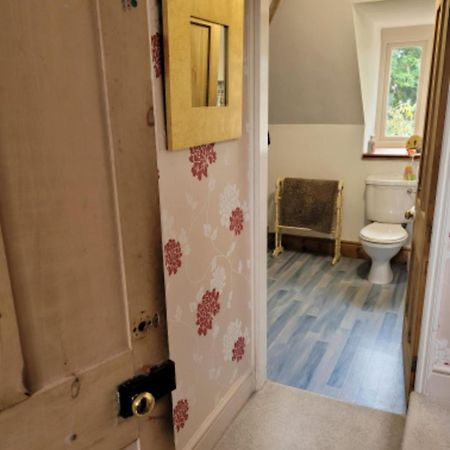 Victorian Gate House Own Bathroom Solihull Exterior photo
